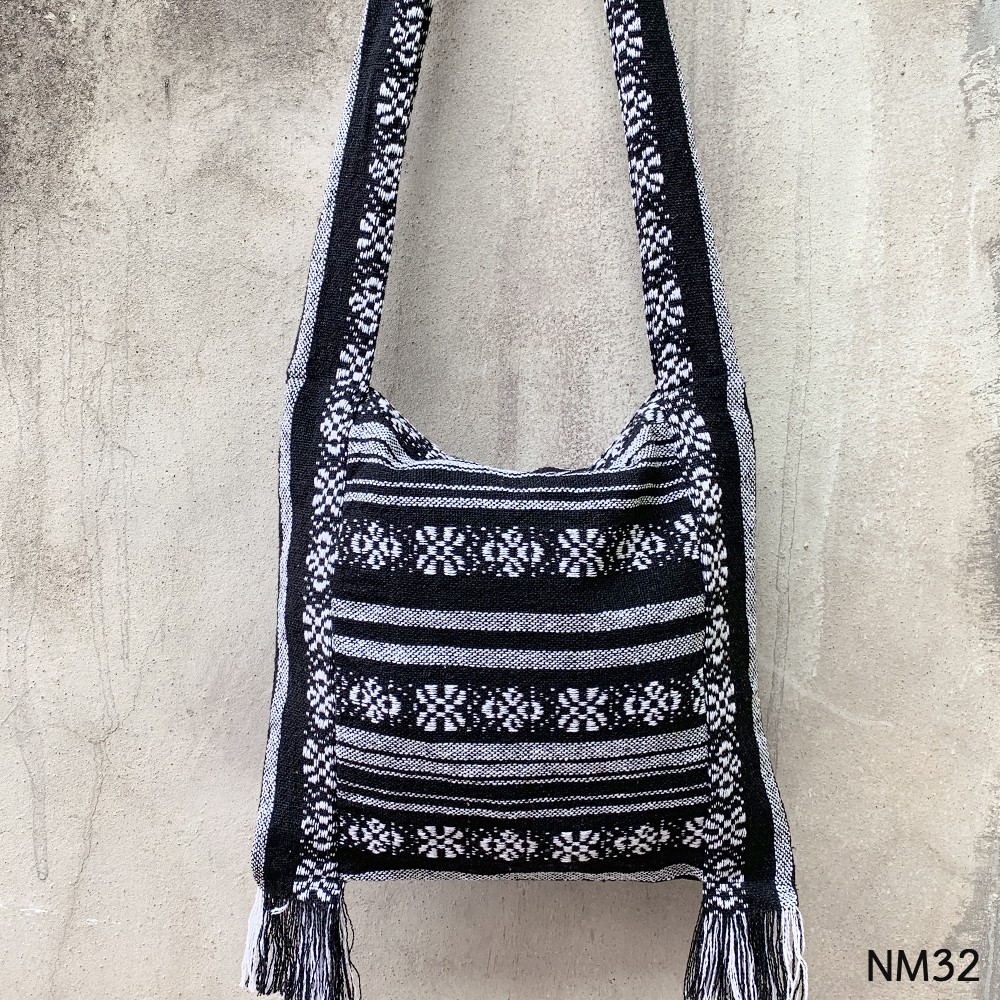 Size S,M, L กระเป๋าย่าม ขายย่าม ย่าม ย่ามกะเหรี่ยง ย่ามชาวเขา กระเป๋าผ้านากา กระเป๋าสะพายข้าง กระเป๋าพาดตัว กระเป๋ามีซิป กระเป๋าฮิปปี้ กระเป๋าแนวๆ กระเป๋าแนวเซอร์ๆ ย่ามราคาถูก สำเนา