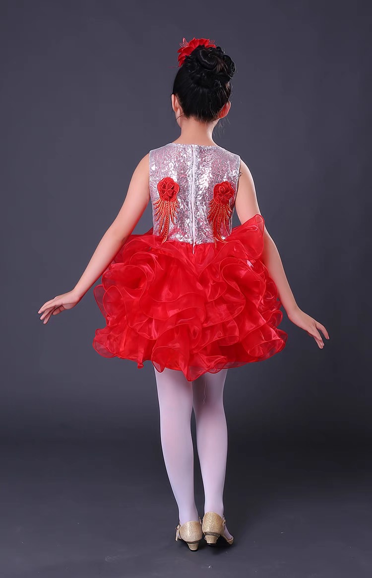 ชุดดรัมเมเยอร์ ชุดหลีด ปักเลื่อมแขนกุดปักดอกไม้แดง กระโปรงระบายชั้นสีแดง