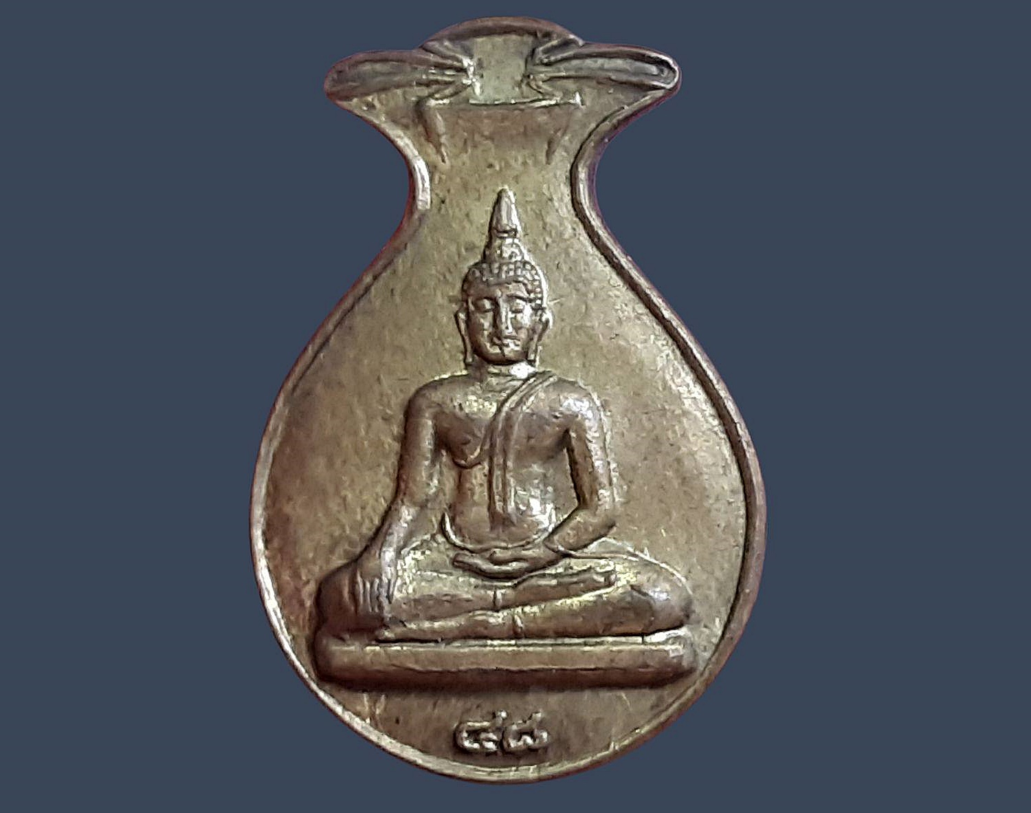 เหรียญหลวงพ่อทองคำ วัดไตรมิตร จ.กรุงเทพมหานคร ปี 2548 รุ่นมังกรคู่ เฮง เนื้อฝาบาตร
