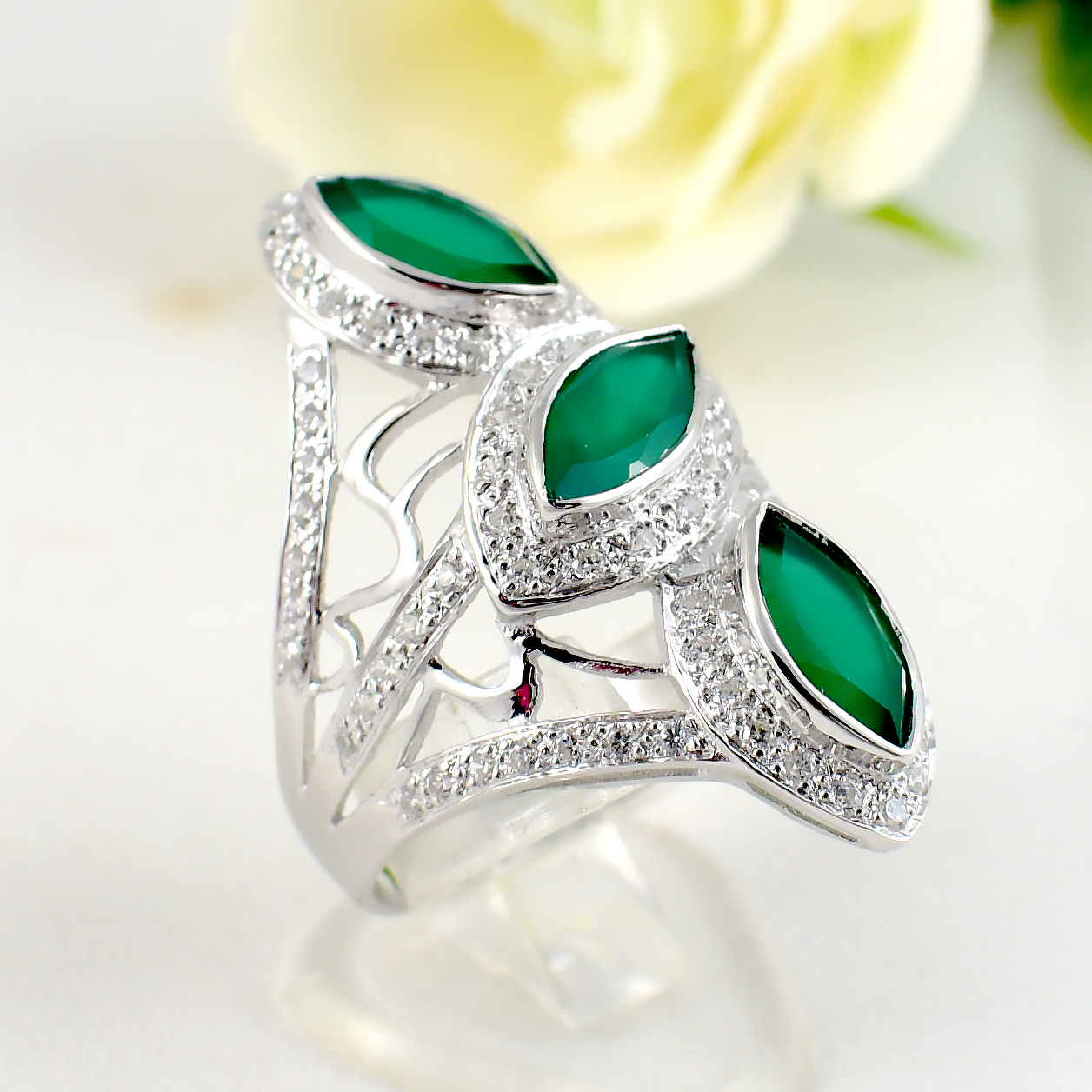 แหวนเงินแท้ราคาถูกชุบทองคำขาว พลอยแท้กรีนอะเกท 3.60 กะรัต เพชรCZ 0.79 กะรัต งานประณีตสวยงาม สั่งผลิตค่ะ