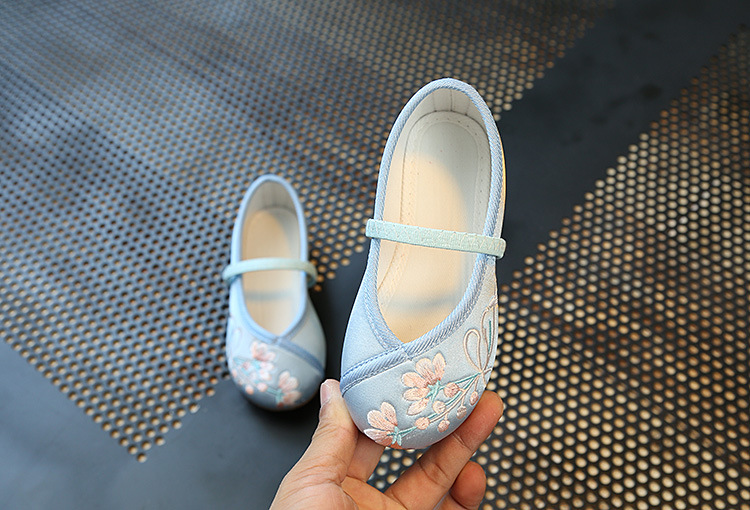 F รองเท้าจีนเด็ก ดอกไม้ขาว