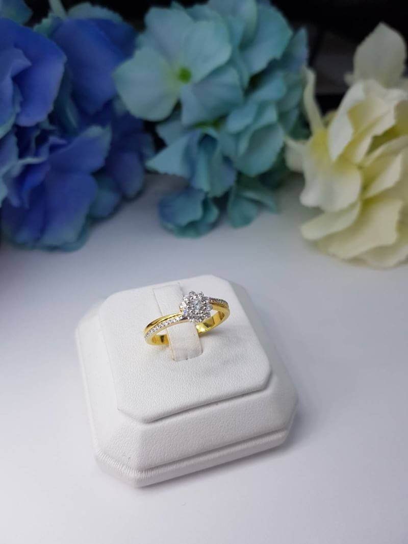 สั่งผลิตเพชรเบลเยี่ยมคัท แหวนแต่งงาน แหวนหมั้น ใส่เที่ยว ออกงาน แหวนทองคำ 18K เพชรแท้ 0.4 กะรัต 2.98 กรัม น้ำ 99 ราคาถูกมาก มีใบรับประกันค่ะ