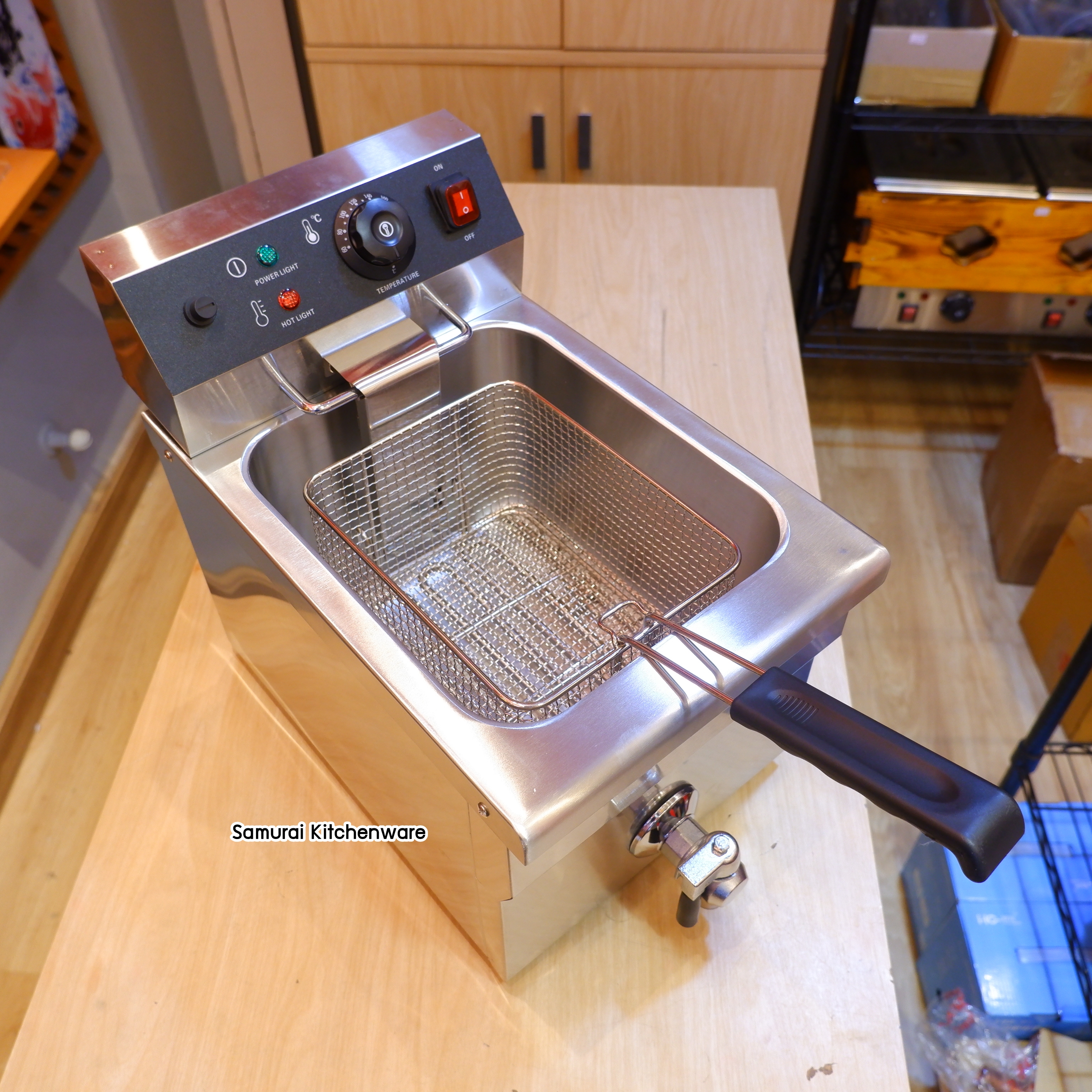 หม้อทอดไฟฟ้า พร้อมวาล์วถ่ายน้ำมัน (12 ลิตร)