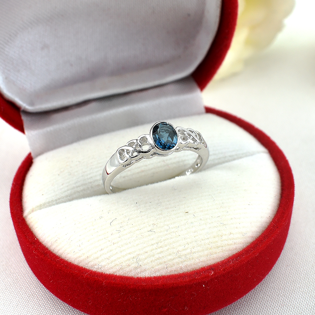 แหวนเงินแท้ราคาถูกชุบทองคำขาว ลอนดอนบลูโทปาซแท้ 0.50 กะรัต งานประณีตสวยงาม สั่งผลิตค่ะ