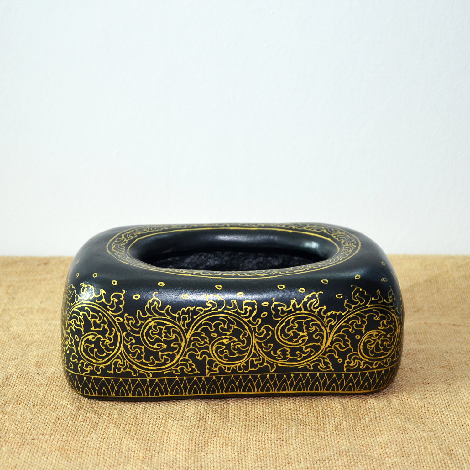 กล่องใส่กระดาษทิชชู สีดำลายเส้นทอง