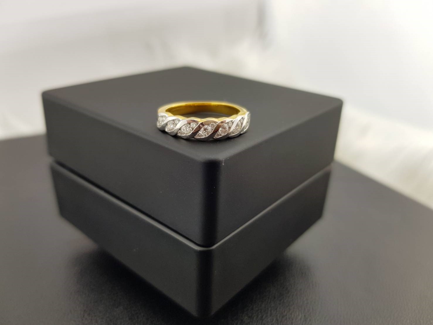 สั่งผลิตเพชรเบลเยี่ยมคัท แหวนแต่งงาน แหวนหมั้น ใส่เที่ยว ออกงาน แหวนทองคำ 18K เพชรแท้ 0.31 กะรัต 3.26 กรัม น้ำ 99 ราคาถูกมาก มีใบรับประกันค่ะ