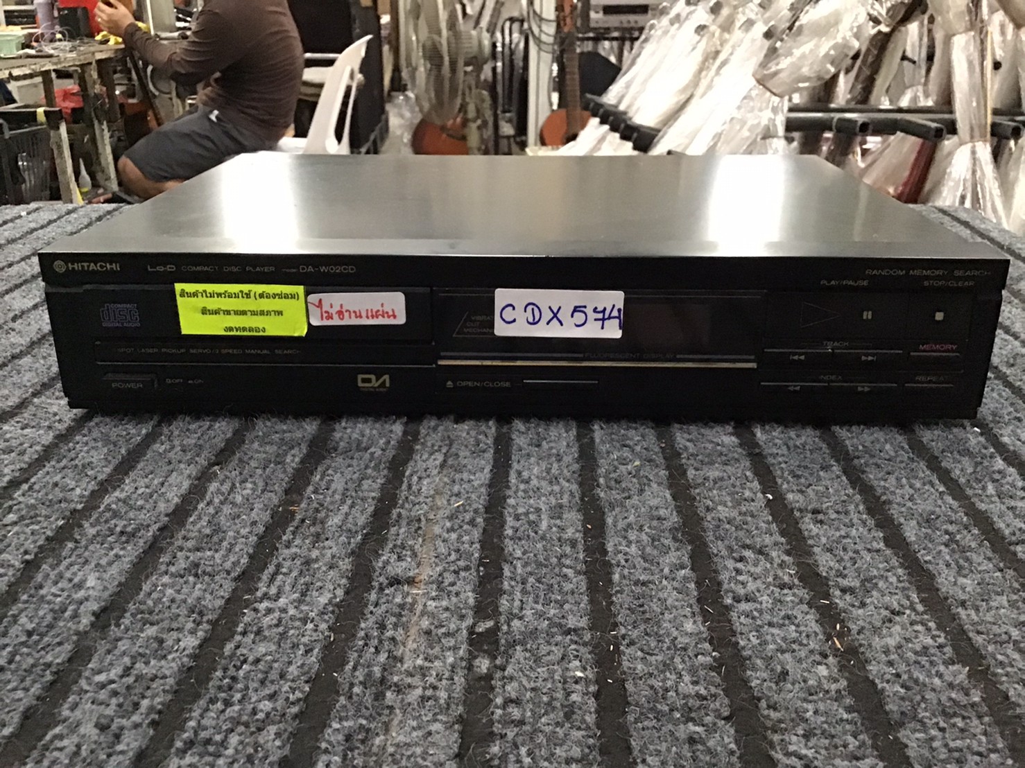 เครื่องเล่น CD HITACHI DA-W02CD สินค้าไม่พร้อมใช้งาน (ต้องซ่อม)