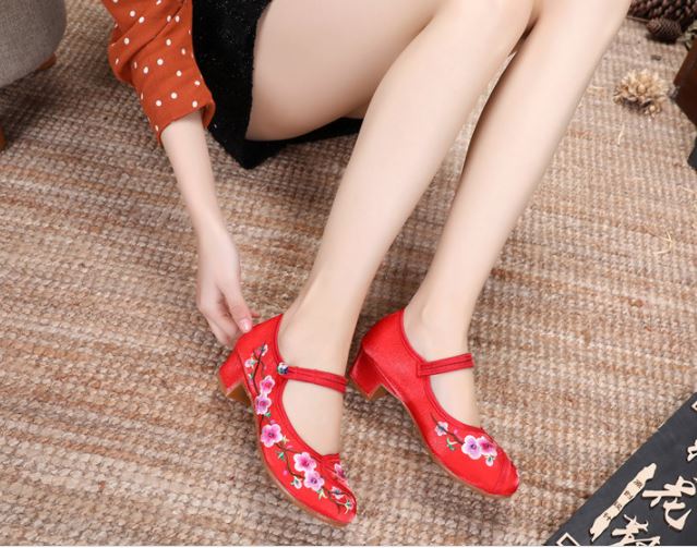 รองเท้าจีน ลายดอก เสริมส้ม