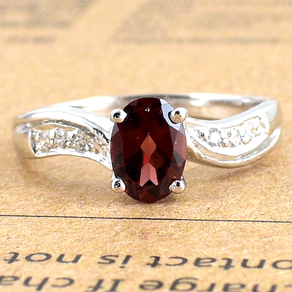 แหวนเงินแท้ราคาถูกชุบทองคำขาว พลอยแท้โกเมน 0.95 กะรัต เพชรCZ 0.06 กะรัต งานประณีตสวยงาม สั่งผลิตค่ะ