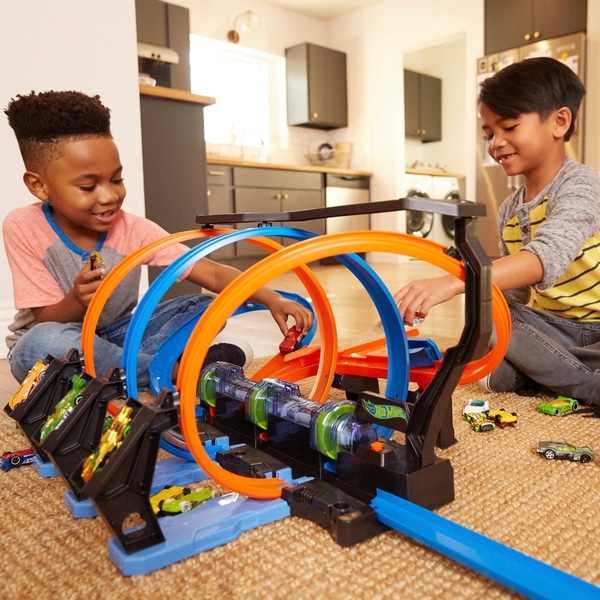 Crash Track ชุด Hot Wheels Corkscrew