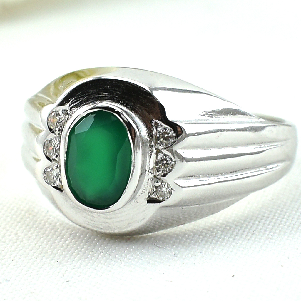 แหวนเงินแท้ราคาถูกชุบทองคำขาว พลอยแท้กรีนอะเกท 0.65 กะรัต เพชรCZ 0.06 กะรัต งานประณีตสวยงาม สั่งผลิตค่ะ