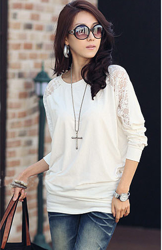 เสื้อยืดทรงค้างคาวแต่งแขนลูกไม้ลายดอก -1203- สีขาว