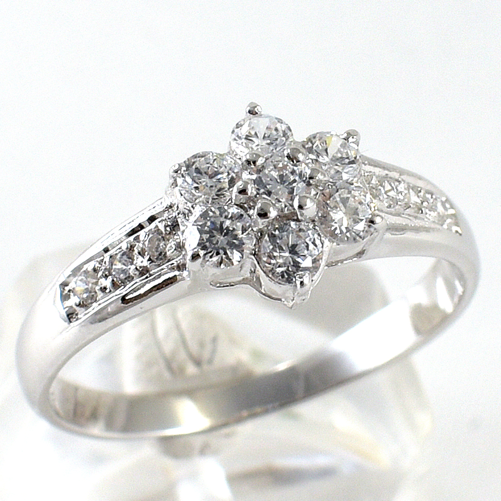 แหวนเงินแท้ราคาถูกชุบทองคำขาว เพชรCZเม็ดกลาง 0.28 กะรัต เพชรCZเม็ดข้าง 0.06 กะรัต งานประณีตสวยงาม สั่งผลิตค่ะ