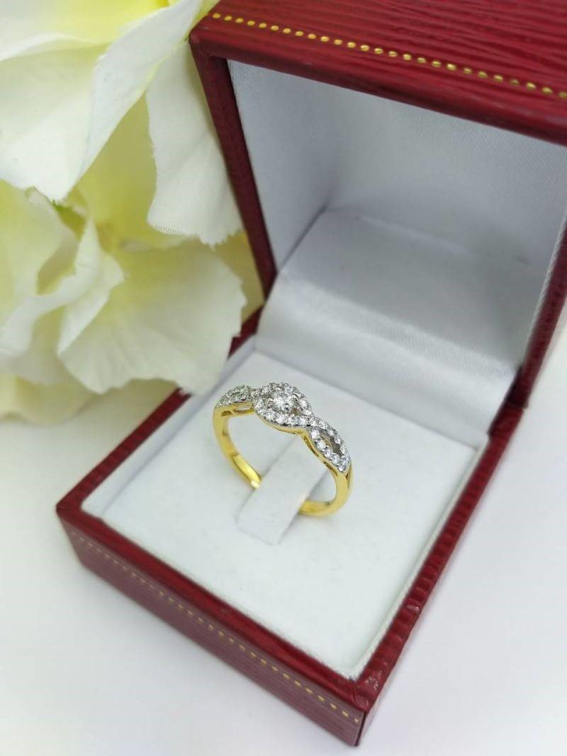 สั่งผลิตเพชรเบลเยี่ยมคัท แหวนแต่งงาน แหวนหมั้น ใส่เที่ยว ออกงาน แหวนทองคำ 18K เพชรแท้ 0.36 กะรัต 2.73 กรัม น้ำ 99 ราคาถูกมาก มีใบรับประกันค่ะ