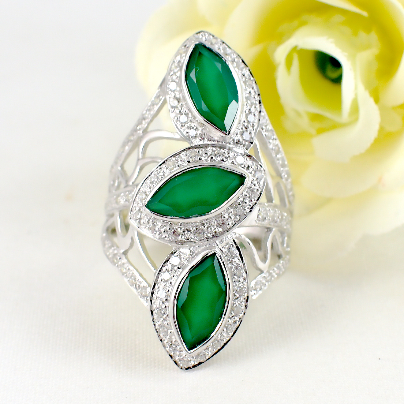 แหวนเงินแท้ราคาถูกชุบทองคำขาว พลอยแท้กรีนอะเกท 3.60 กะรัต เพชรCZ 0.79 กะรัต งานประณีตสวยงาม สั่งผลิตค่ะ