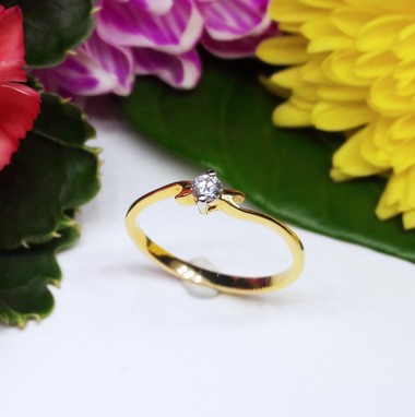 สั่งผลิตเพชรเบลเยี่ยมคัท แหวนแต่งงาน แหวนหมั้น ใส่เที่ยว ออกงาน แหวนทองคำ 18K เพชรแท้ 0.09 กะรัต 1.50 กรัม น้ำ 99 ราคาถูกมาก มีใบรับประกันค่ะ