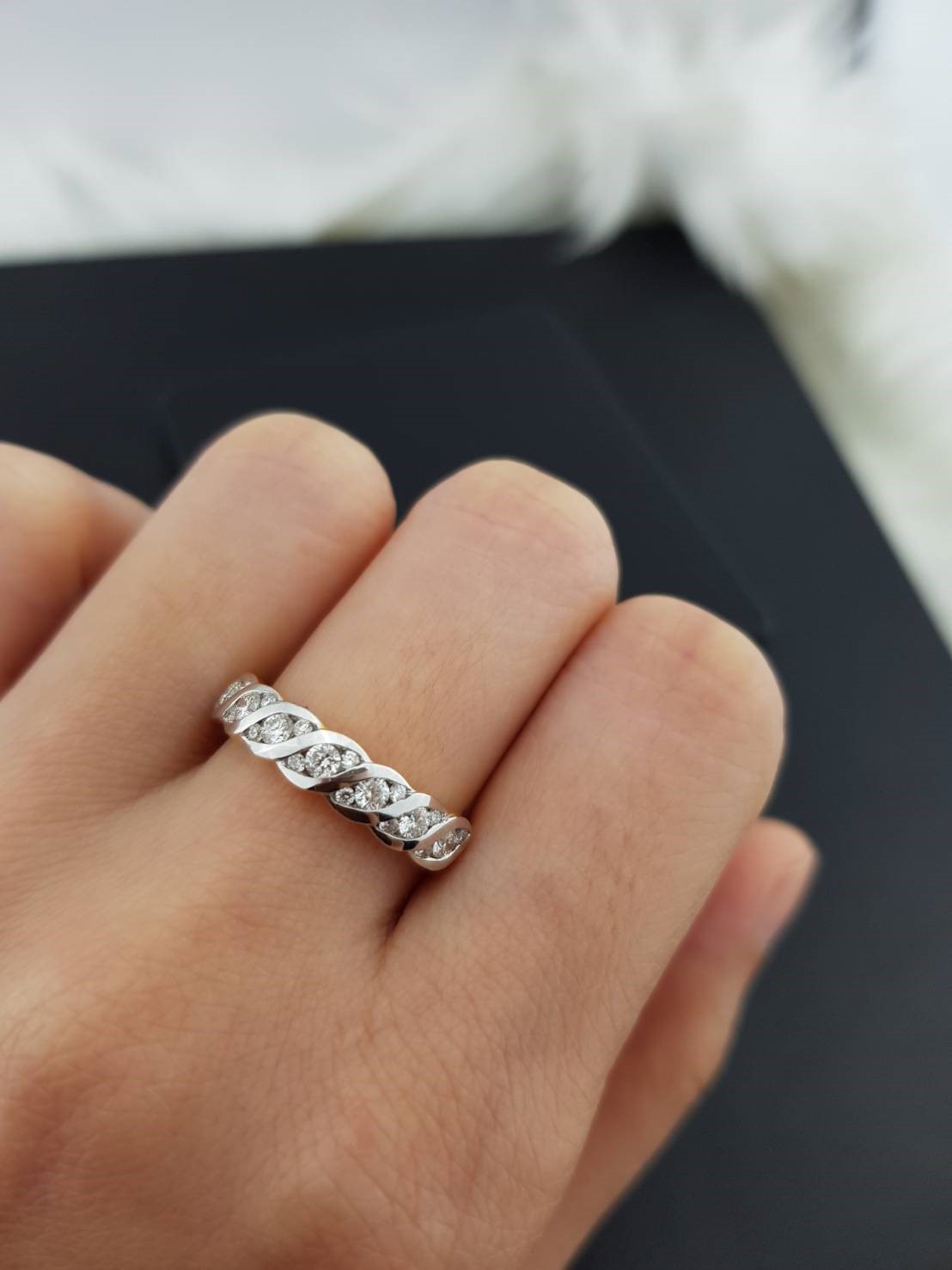 สั่งผลิตเพชรเบลเยี่ยมคัท แหวนแต่งงาน แหวนหมั้น ใส่เที่ยว ออกงาน แหวนทองคำ 18K เพชรแท้ 0.31 กะรัต 3.26 กรัม น้ำ 99 ราคาถูกมาก มีใบรับประกันค่ะ