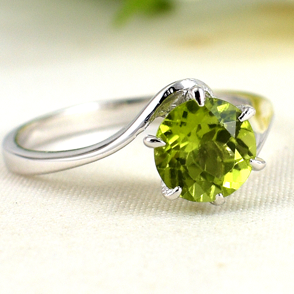 แหวนเงินแท้ราคาถูกชุบทองคำขาว เพอริดอทแท้ 1.50 กะรัต งานประณีตสวยงาม สั่งผลิตค่ะ