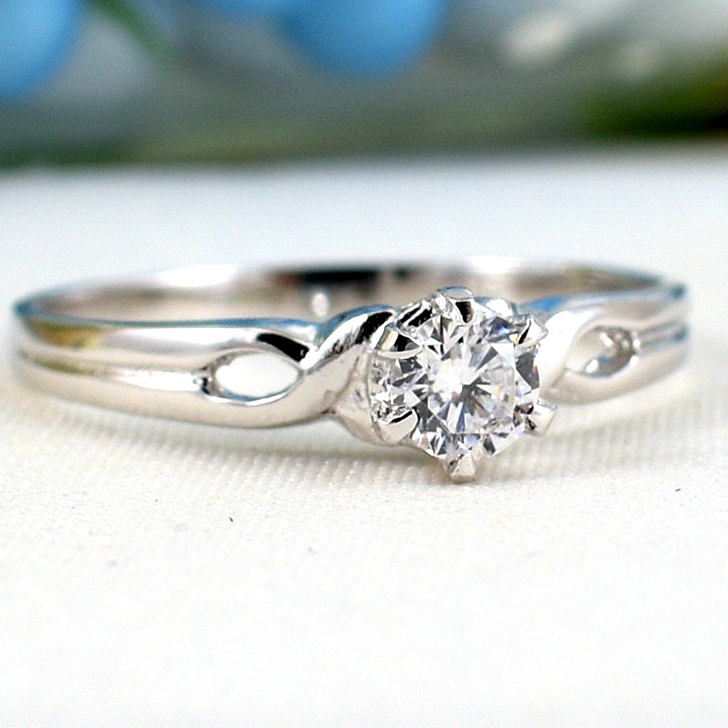 แหวนเงินแท้ราคาถูกชุบทองคำขาว เพชรCZแท้ 0.25 กะรัต งานประณีตสวยงาม สั่งผลิตค่ะ