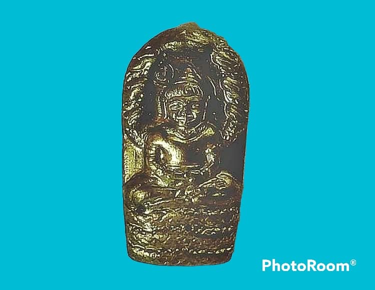พระปรกใบมะขาม หลวงพ่ออำนวย ปุญฺญาวีโร วัดไร่เก่า จ.จันทบุรี ทองฝาบาตร อยู่ในชุด กรรมการ