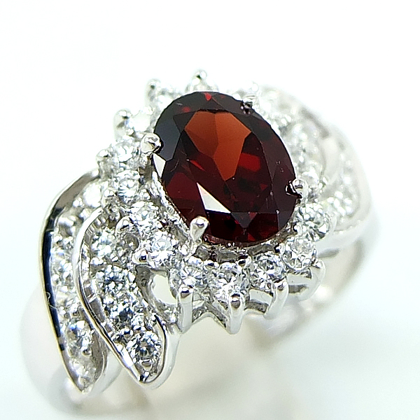 แหวนเงินแท้ราคาถูกชุบทองคำขาว พลอยแท้โกเมน 1.65 กะรัต เพชรCZ 0.88 กะรัต งานประณีตสวยงาม สั่งผลิตค่ะ