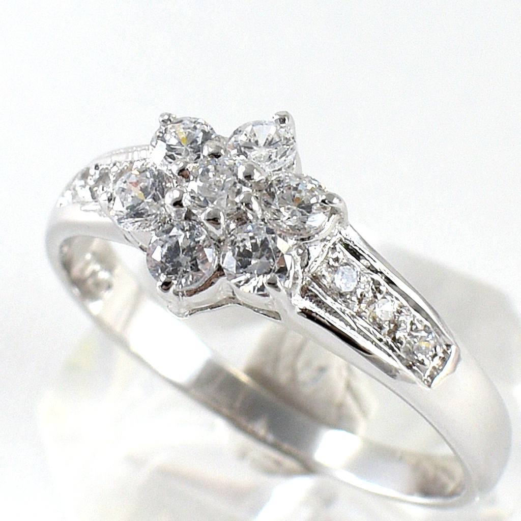 แหวนเงินแท้ราคาถูกชุบทองคำขาว เพชรCZเม็ดกลาง 0.28 กะรัต เพชรCZเม็ดข้าง 0.06 กะรัต งานประณีตสวยงาม สั่งผลิตค่ะ