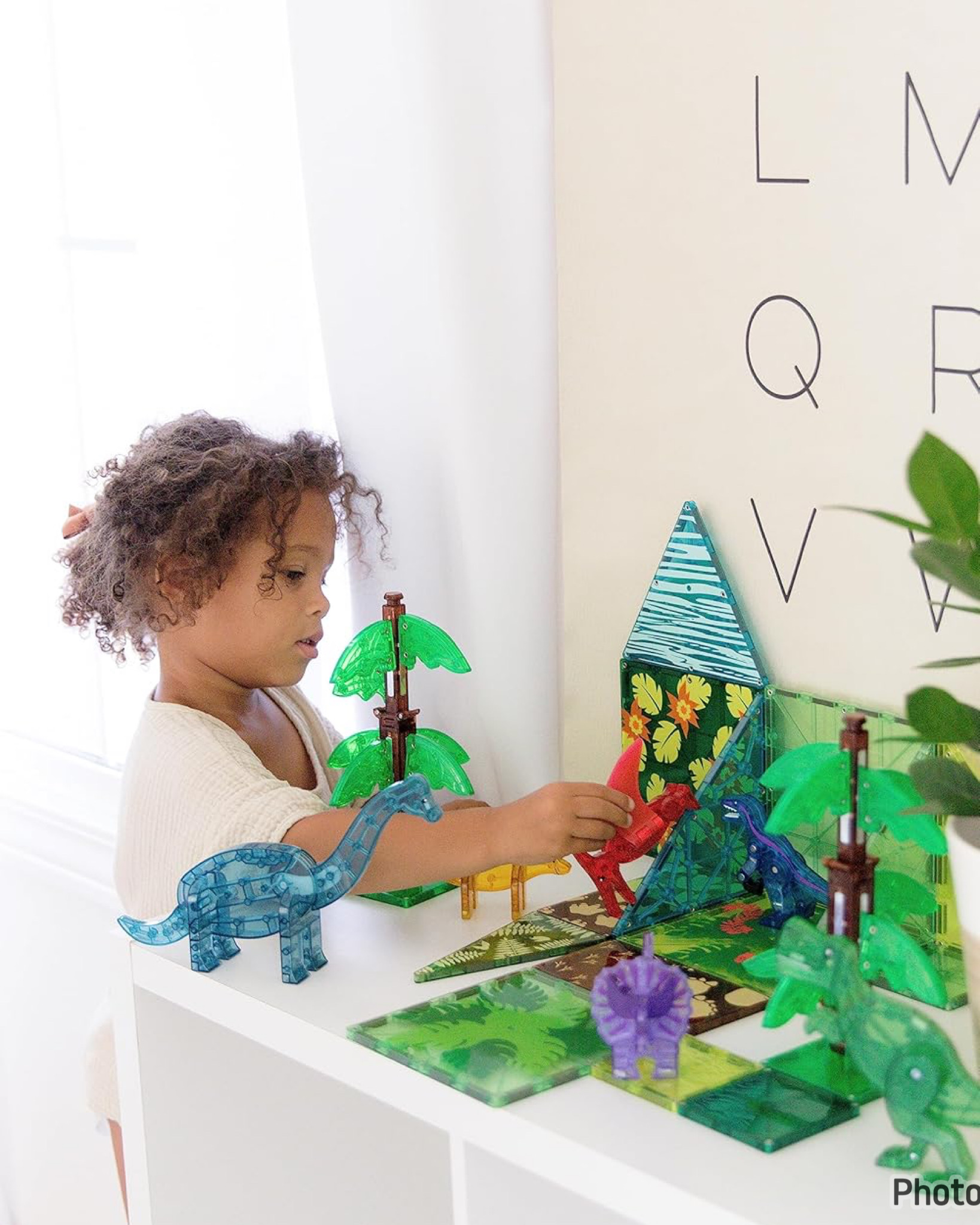 MAGNA-TILES Dinosaur World X - 50-Piece Magnetic Construction Set