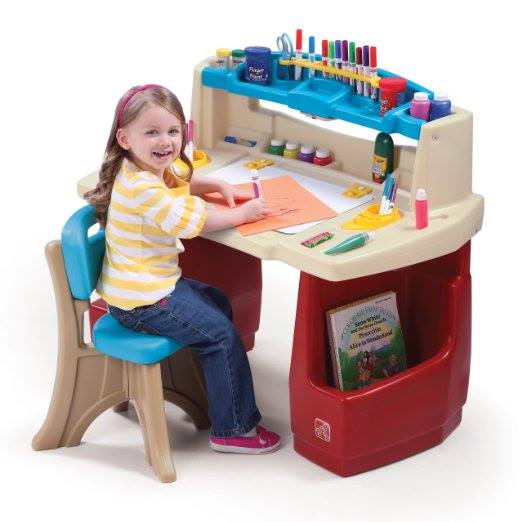 โต๊ะทำงานของน้องหนู Step2 Deluxe Art Master Desk