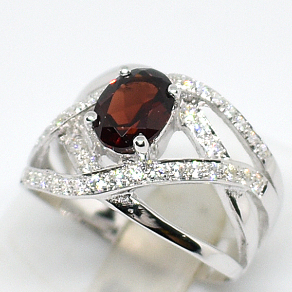 แหวนเงินแท้ราคาถูกชุบทองคำขาว พลอยแท้โกเมน 1.40 กะรัต เพชรCZ 0.38 กะรัต งานประณีตสวยงาม สั่งผลิตค่ะ