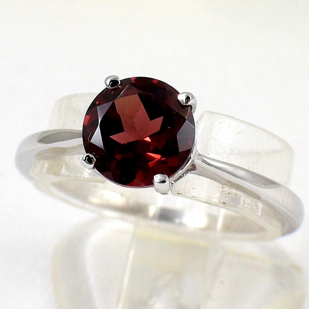 แหวนเงินแท้ราคาถูกชุบทองคำขาว โกเมนแท้ 1.65 กะรัต งานประณีตสวยงาม สั่งผลิตค่ะ