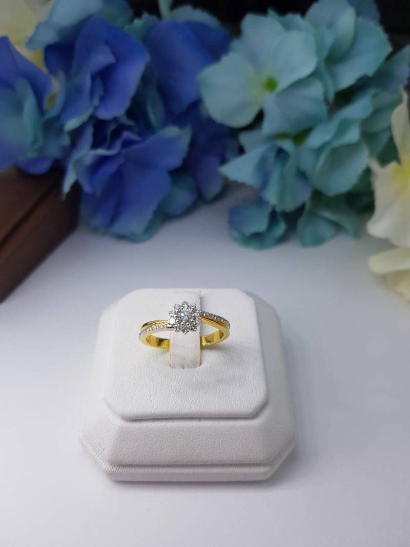 สั่งผลิตเพชรเบลเยี่ยมคัท แหวนแต่งงาน แหวนหมั้น ใส่เที่ยว ออกงาน แหวนทองคำ 18K เพชรแท้ 0.4 กะรัต 2.98 กรัม น้ำ 99 ราคาถูกมาก มีใบรับประกันค่ะ