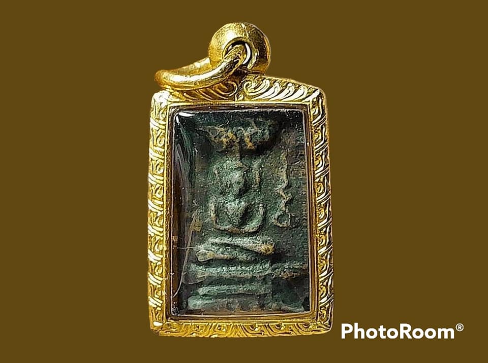 เหรียญหล่อ พระพุทธ ข้างอุ เลี่ยมทองคำ