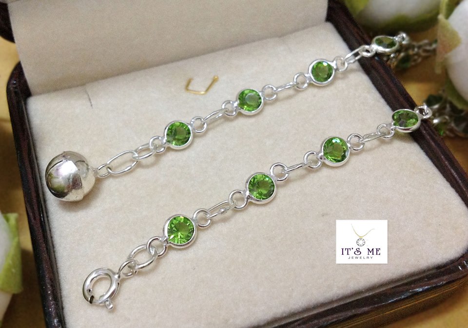 สร้อยข้อมือเงินแท้ ประดับพลอยสังเคราะห์สีเขียว