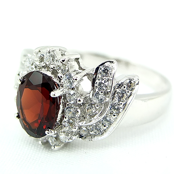 แหวนเงินแท้ราคาถูกชุบทองคำขาว พลอยแท้โกเมน 1.65 กะรัต เพชรCZ 0.88 กะรัต งานประณีตสวยงาม สั่งผลิตค่ะ