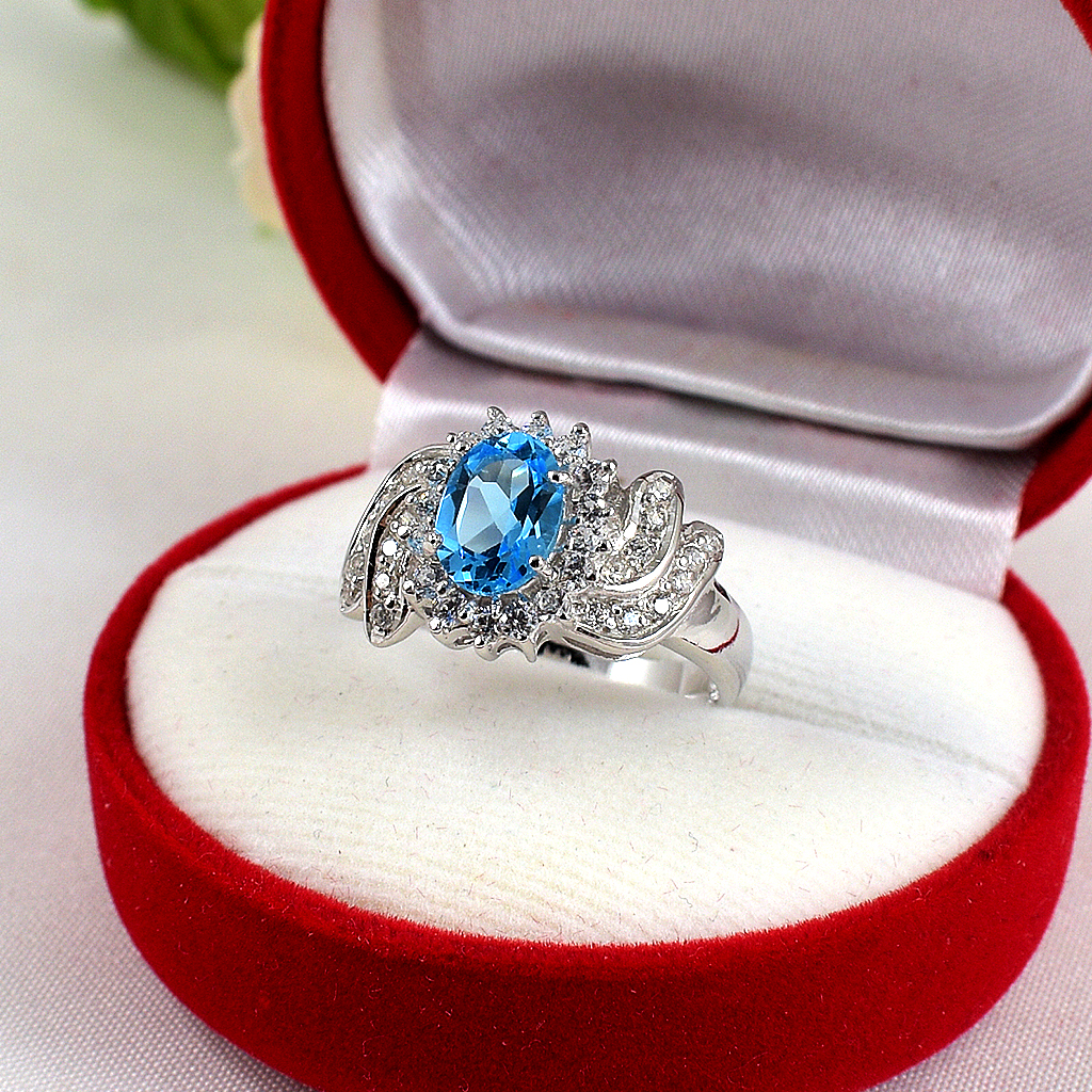 แหวนเงินแท้ราคาถูกชุบทองคำขาว สวิสบลูโทปาซแท้ 1.85 กะรัต เพชรCZ 0.44 กะรัต งานประณีตสวยงาม สั่งผลิตค่ะ