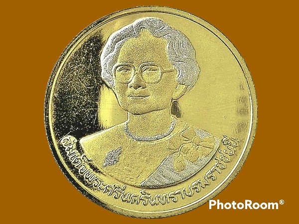 เหรียญทองแห่งสุขภาพดีถ้วนหน้า 10 Baht (HRH Princess Mother Srinagarindra: WHO's Health...) 1990
