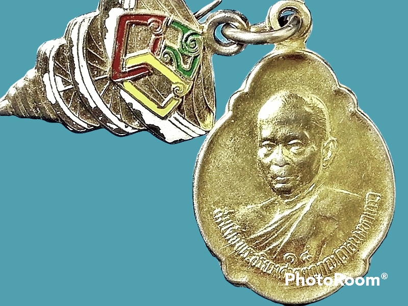เหรียญสมเด็จพระอริยวงศาคตญาณ(วาสนมหาเถร) วัดราชบพิธสถิตมหาสีมารามราชวรวิหาร กรุงเทพมหานคร สมเด็จพระสังฆราช องค์ที่ 18 เนื้อทองแดงกะหลั่ยทอง พร้อมเข็มกลัด