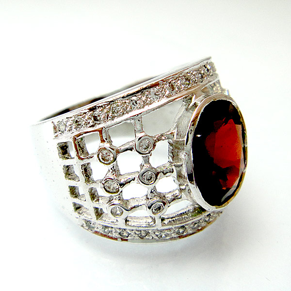 แหวนเงินแท้ราคาถูกชุบทองคำขาว พลอยแท้โกเมน 3.50 กะรัต เพชรCZ 0.44 กะรัต งานประณีตสวยงาม สั่งผลิตค่ะ