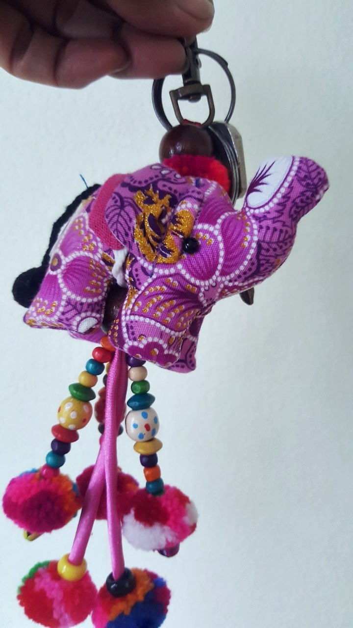 SIVAREE เศษผ้าตกแต่งเป็นรูปช้างห้อยพวงกุญแจ Upcycling Product ม่วง,เหลือง,แดง,เขียว กว้าง3นิ้วยาว3.5 นิ้ว
