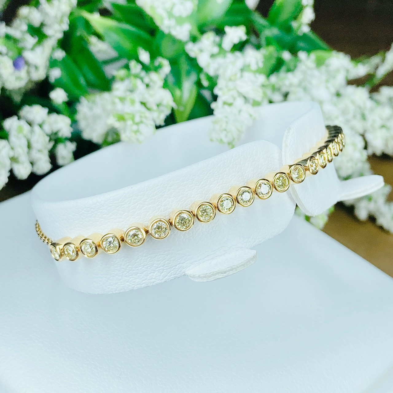 สร้อยข้อมือเพชรรอบ Bolo งานสไตล์สวารอฟสกี้ Swarovski ทำด้านหลังเป็นสร้อยข้อมือแบบรูดสายปรับความยาวได้ งานนำเข้าพิเศษ ด้วยการฝังเพชรแฟนซีสีเหลือง สุดพรีเมียม