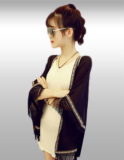 เสื้อคลุมไหล่สีดำแฟชั่นแต่งพู่ใส่คลุมเก๋ๆ รหัส1541