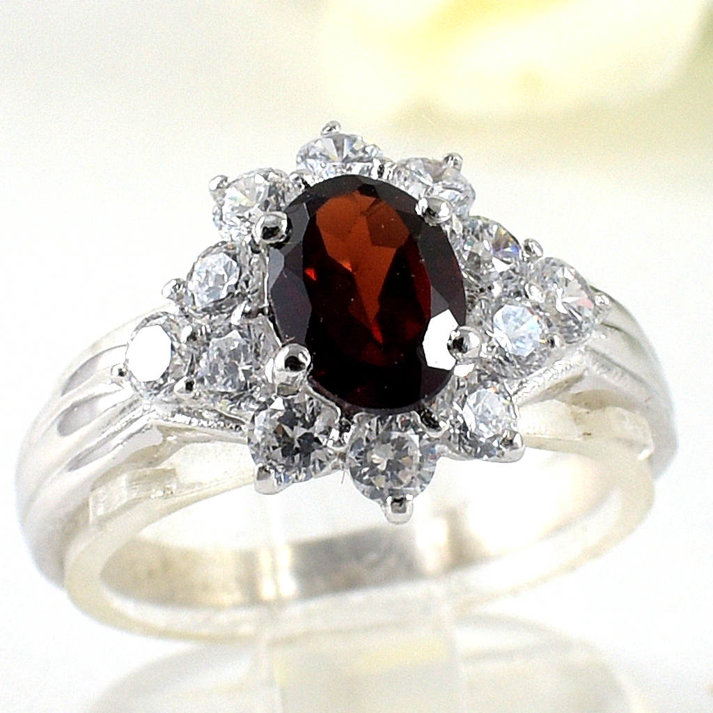 แหวนเงินแท้ราคาถูกชุบทองคำขาว พลอยแท้โกเมน 1.10 กะรัต เพชรCZ 0.72 กะรัต งานประณีตสวยงาม สั่งผลิตค่ะ