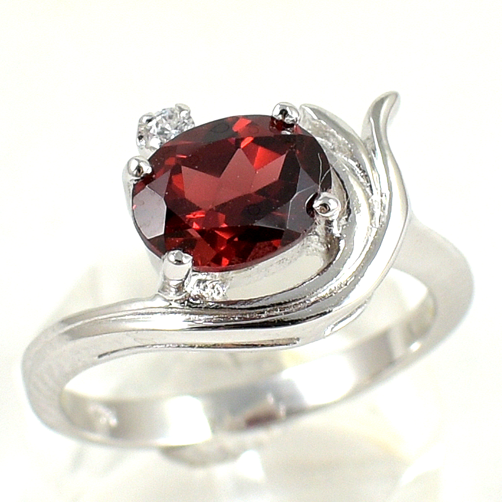 แหวนเงินแท้ราคาถูกชุบทองคำขาว พลอยแท้โกเมน 1.65 กะรัต เพชรCZ 0.04 กะรัต งานประณีตสวยงาม สั่งผลิตค่ะ