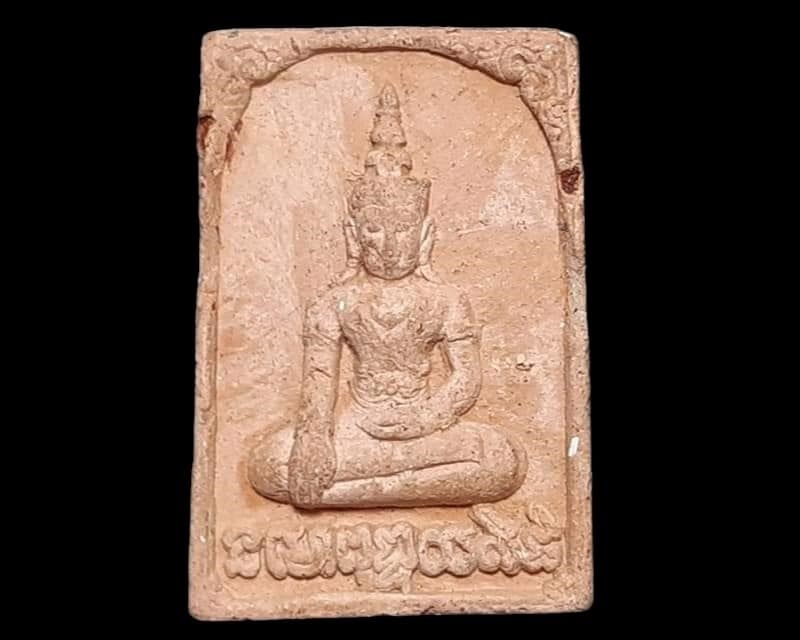พระศรีอริยเมตไตย ยันต์นะโมพุทธายะ.หลังยันต์ พระเจ้าห้าพระองค์ เนื้อผงผสมว่านแดง