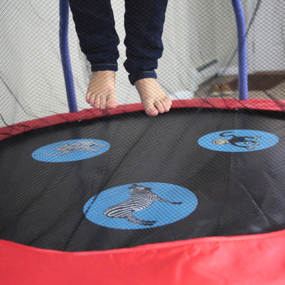 แทรมโพลีน Trampolines 48 In. Round Bouncer with Enclosure Skywalker