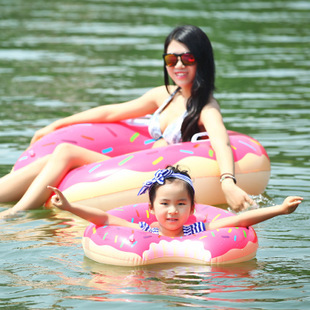 ห่วงยางแฟนซี รูปโดนัท ชมพู และสีน้ำตาล ขนาด 120cm ราคา 390 ค่ะ