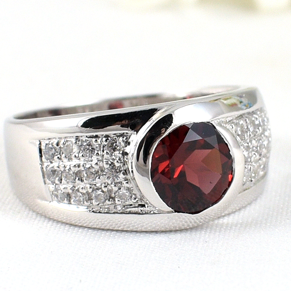 แหวนเงินแท้ราคาถูกชุบทองคำขาว พลอยแท้โกเมน 1.60 กะรัต เพชรCZ 0.36 กะรัต งานประณีตสวยงาม สั่งผลิตค่ะ