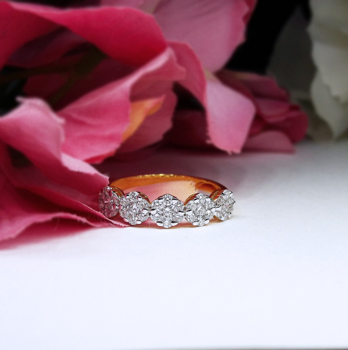 สั่งผลิตเพชรเบลเยี่ยมคัท แหวนแต่งงาน แหวนหมั้น ใส่เที่ยว ออกงาน แหวนทองคำ 18K เพชรแท้ 0.57 กะรัต 2.47 กรัม น้ำ 99 ราคาถูกมาก มีใบรับประกันค่ะ