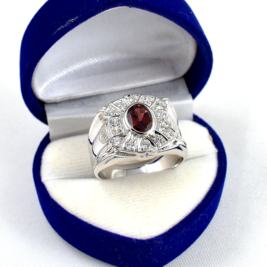 แหวนเงินแท้ราคาถูกชุบทองคำขาว พลอยแท้โกเมน 1.65 กะรัต เพชรCZ 0.77 กะรัต งานประณีตสวยงาม สั่งผลิตค่ะ