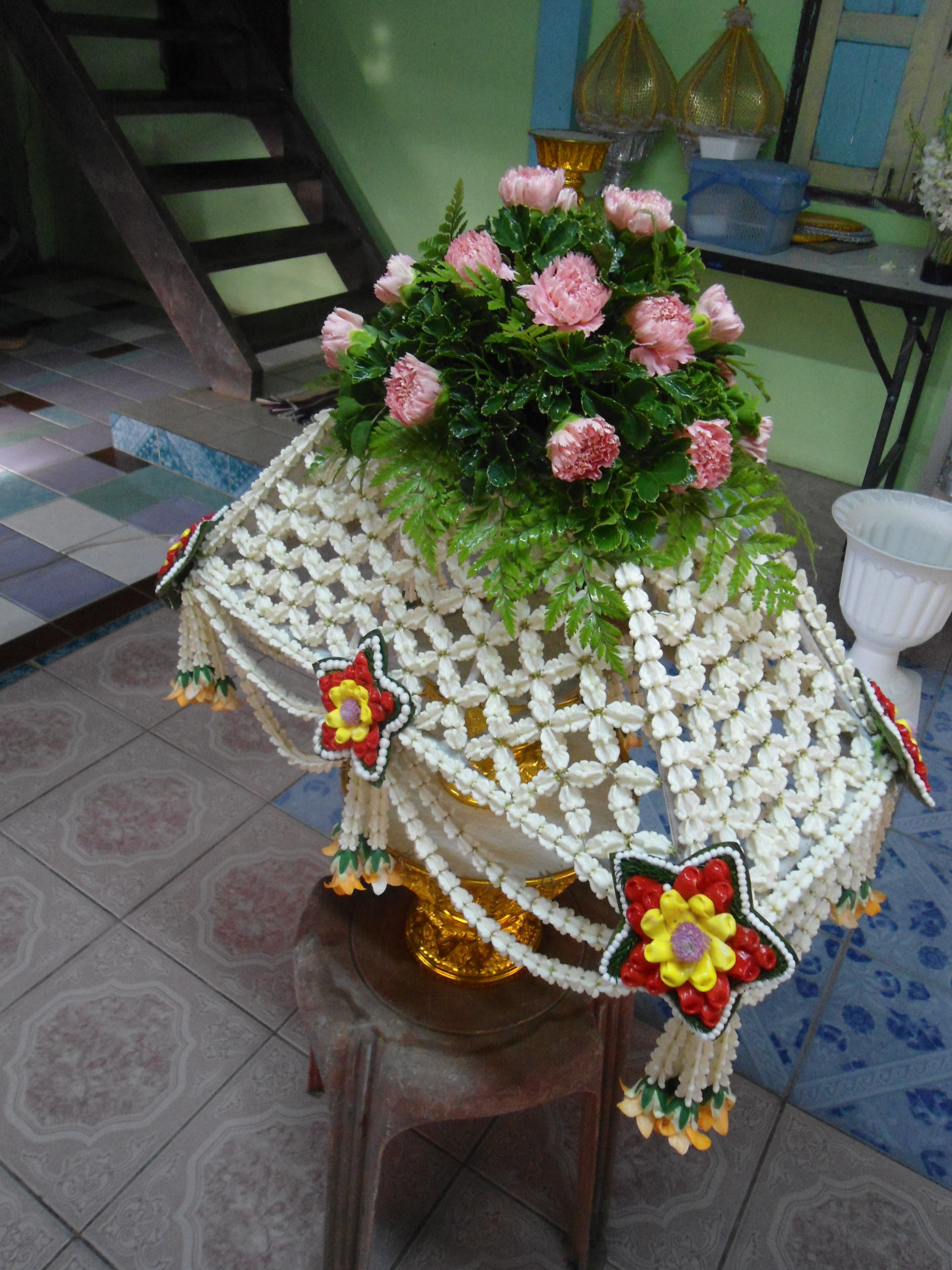 คลุมผ้าไตรดอกไม้สด ราคาเบาๆ (ส่งงาน วัดบ้านดาบ อ.นครหลวง จ.อยุธยา)